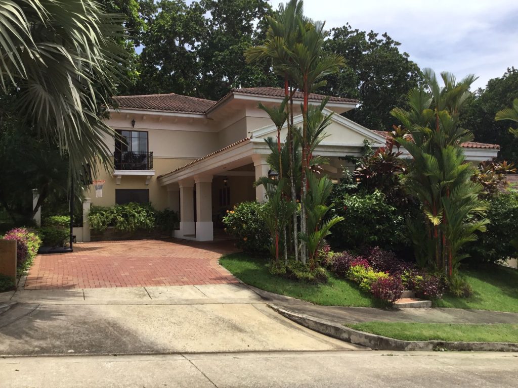 Se vende lujosa casa totalmente amoblada – PH Camino de Cruces – 800m2 – Luxury fully furnished house for sale - PH Camino de Cruces - 800m2 - for sale.