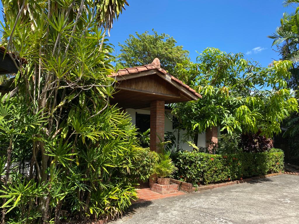 HOUSE AT ALTOS DEL GOLF - HOUSE FOR SALE PANAMA CITY