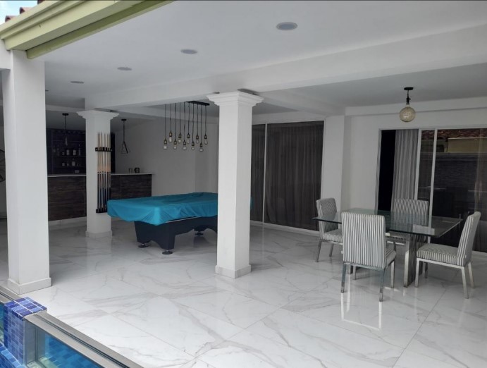 Se vende amplia casa con piscina – Urbanización P.H. Residencial Crystal Springs – Dorado Springs – 369m2 Se vende amplia casa con piscina – Urbanización P.H. Residencial Crystal Springs – Dorado Springs – 369m2